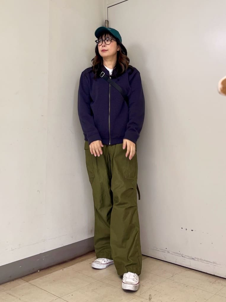 iwさんの「TAKEO KIKUCHI｜【尾州織】ブリスタ Vネック カットソー」を使ったコーディネート