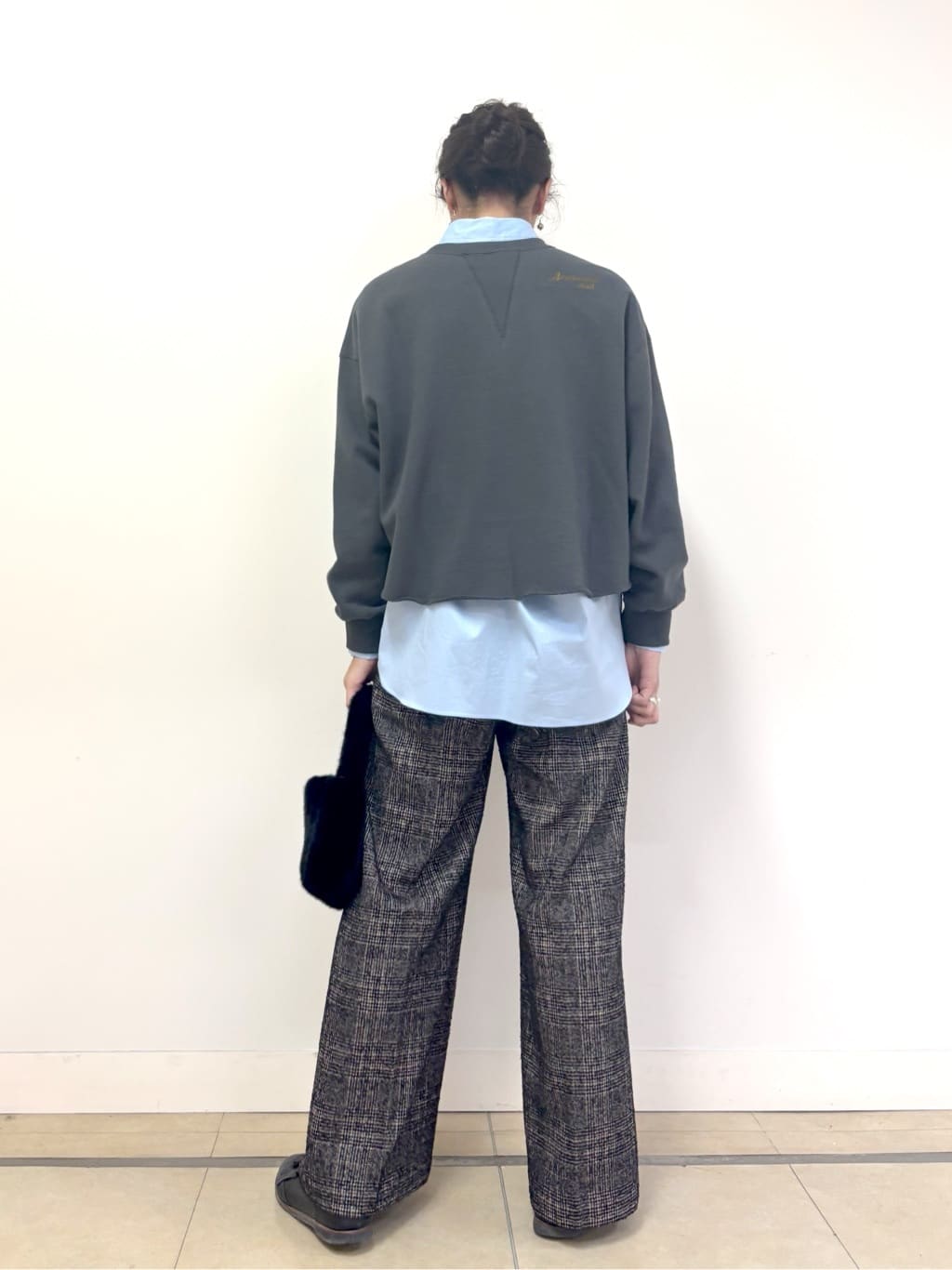 Harukaさんの「DRESSTERIOR｜◆コンパクトフェイクファーバッグ」を使ったコーディネート
