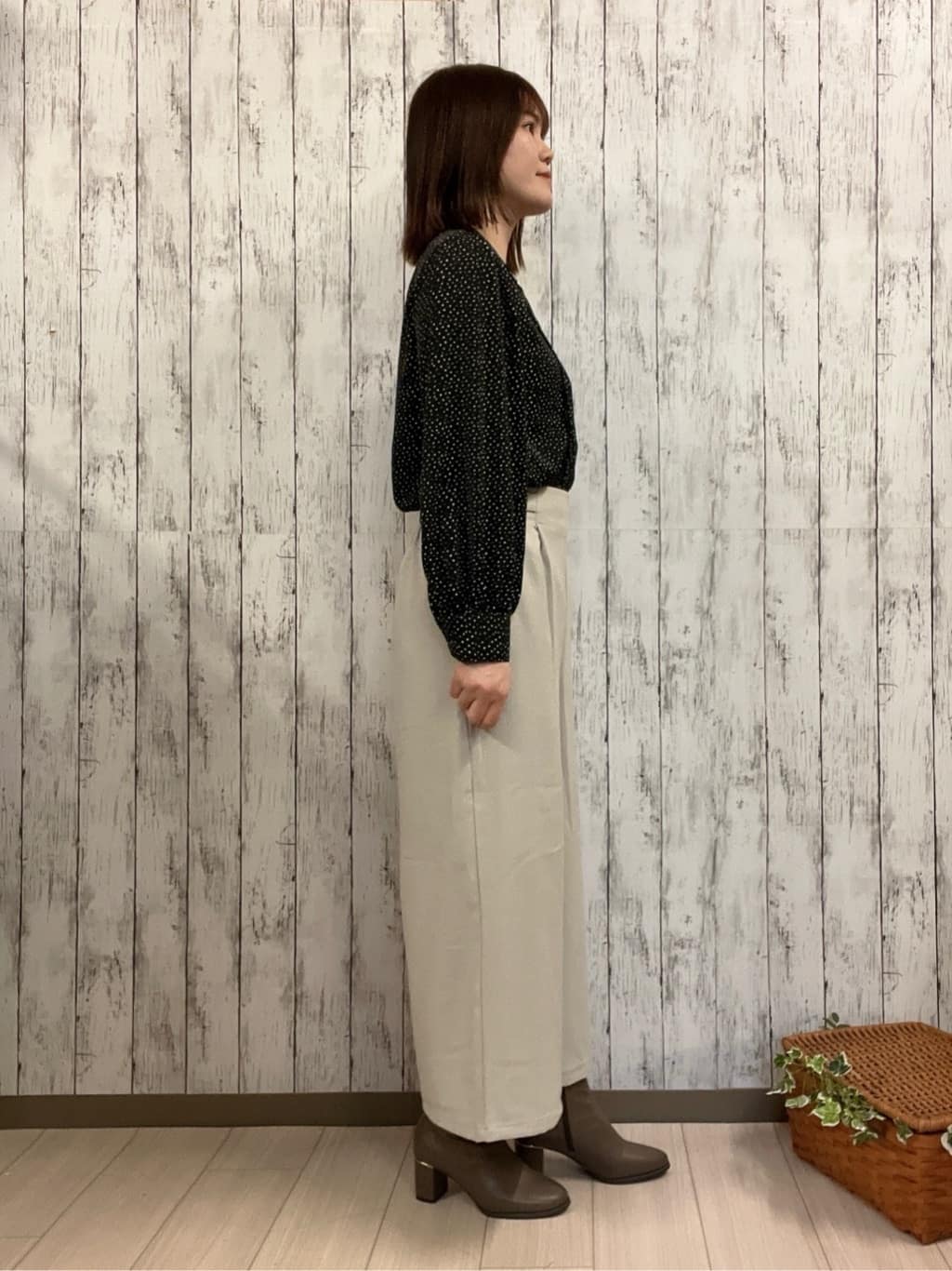 シカさんの「SHOO･LA･RUE｜ウエストまわりをすっきり魅せる デザインガウチョパンツ」を使ったコーディネート