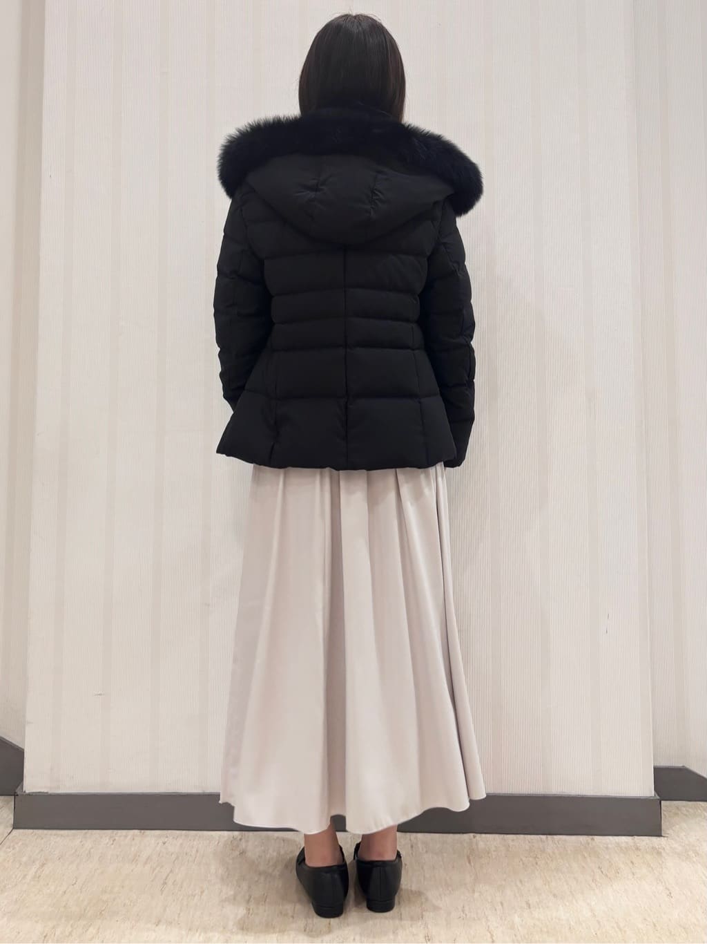 ちひさんの「INDIVI｜レザー調ギャザースカート」を使ったコーディネート