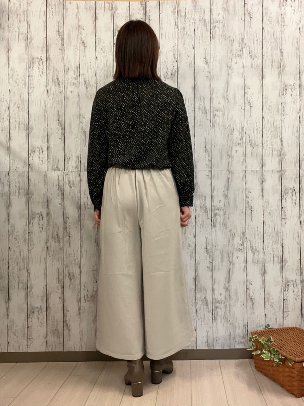 シカさんの「SHOO･LA･RUE｜ウエストまわりをすっきり魅せる デザインガウチョパンツ」を使ったコーディネート
