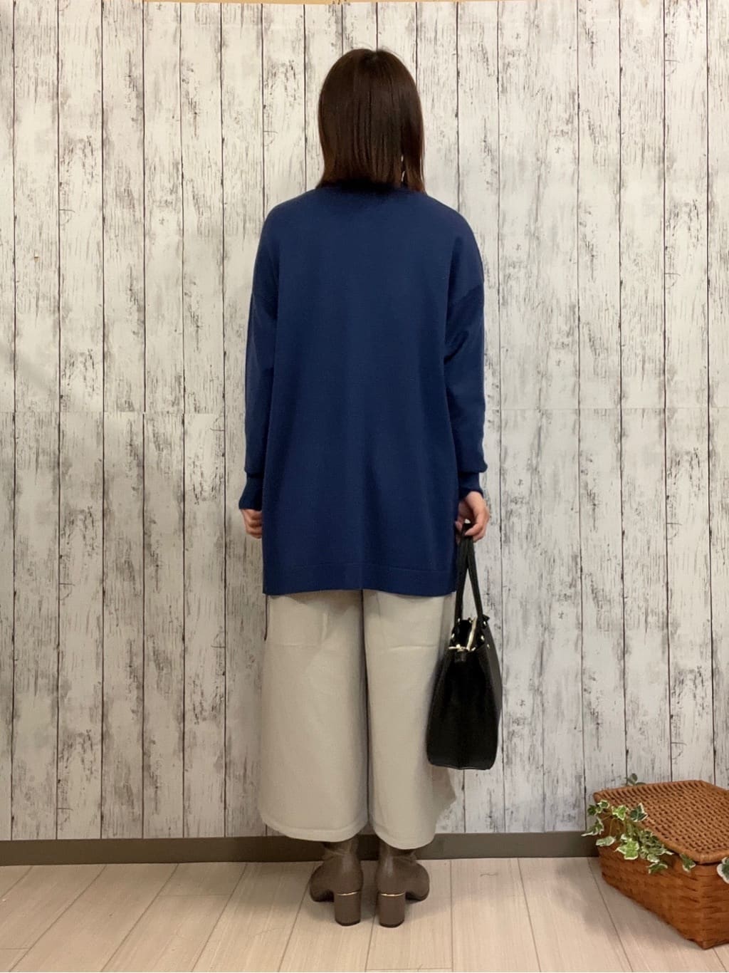 シカさんの「SHOO･LA･RUE｜ウエストまわりをすっきり魅せる デザインガウチョパンツ」を使ったコーディネート