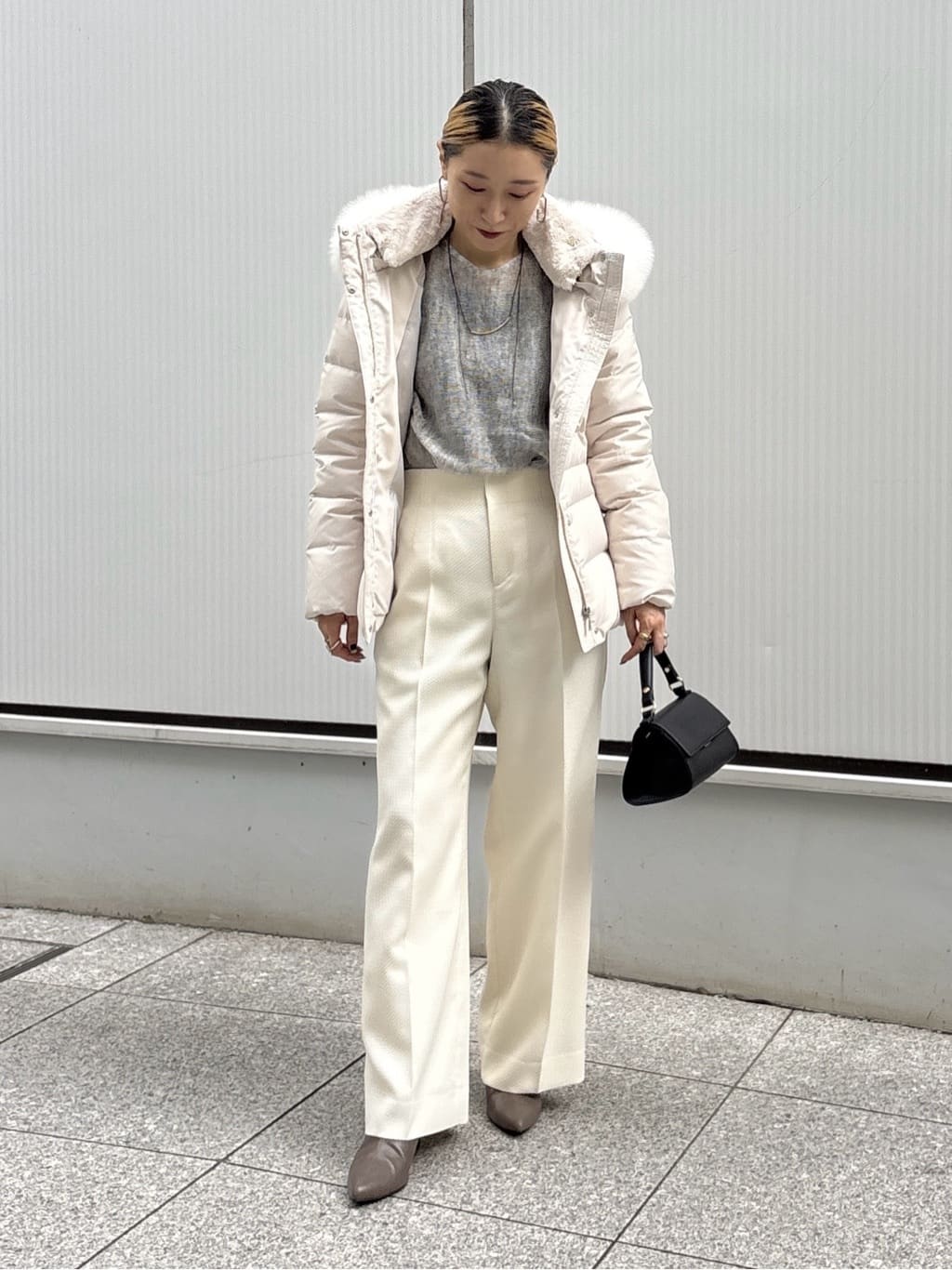 kotakiさんの「INDIVI｜【名品／撥水／抗菌防臭】ショート丈リサイクルダウンコート」を使ったコーディネート