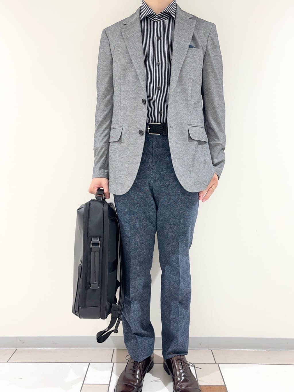及川さんの「TAKEO KIKUCHI｜【抗菌防臭】COOL DOTS（R）ドビープリント パンツ」を使ったコーディネート