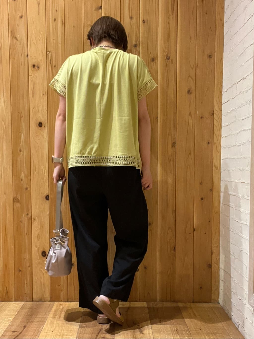 m.さんの「SHOO･LA･RUE｜アンクルゴムフラットサンダル」を使ったコーディネート