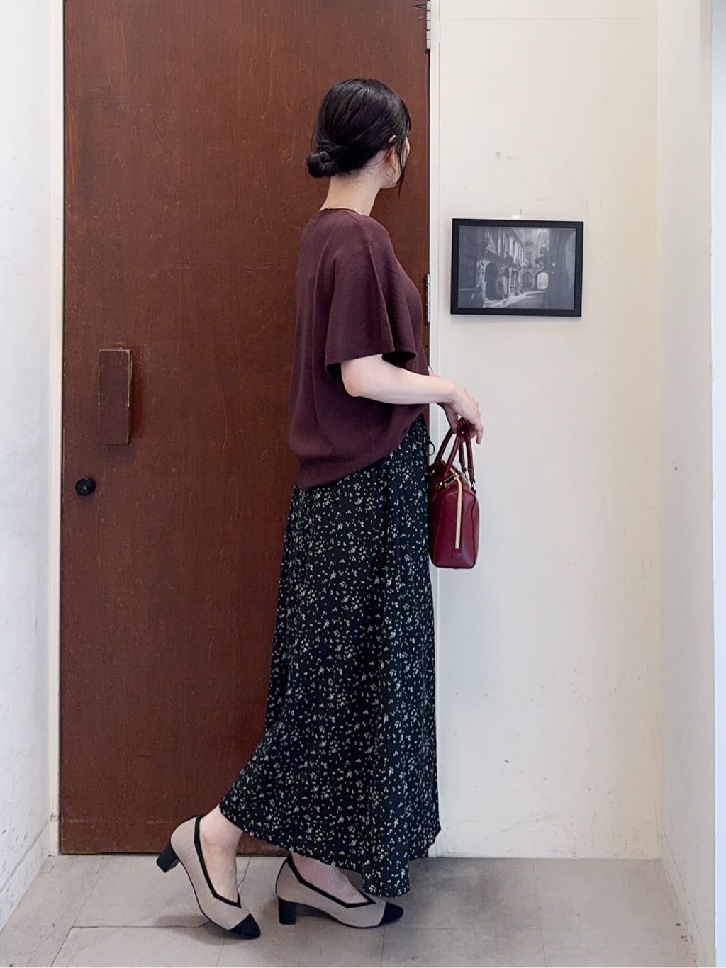 𝐇𝐢𝐫𝐨𝐦𝐢さんの「SHOO･LA･RUE｜【S-LL】二の腕はカバーして魅せる フレアスリーブニット」を使ったコーディネート