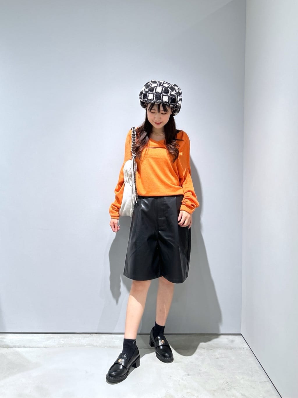 Renoさんの「INDIVI｜2Wayドレープスリットニット」を使ったコーディネート