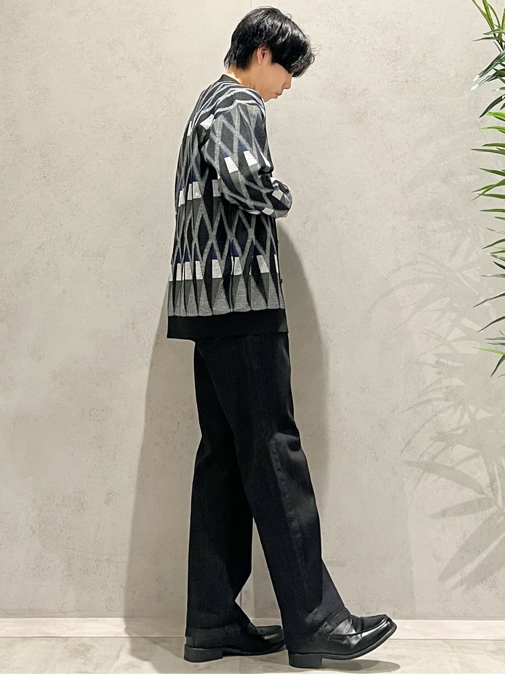 SHI-MAさんの「THE SHOP TK｜【季節の変わり目に活躍】ニットカーディガン 選べる2デザイン(柄&無地)/洗濯機OK」を使ったコーディネート