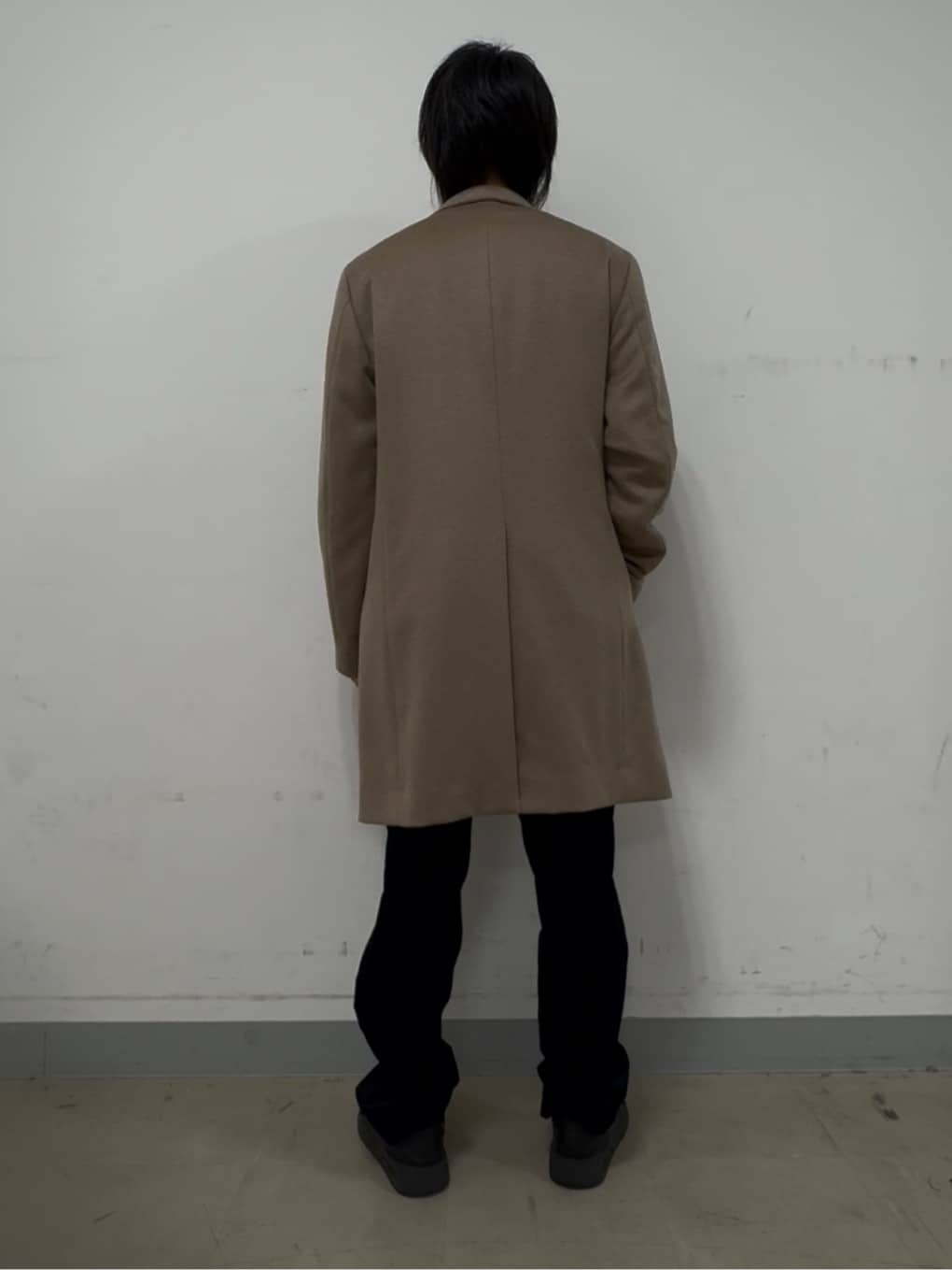 溝端佑太朗さんの「TAKEO KIKUCHI｜【ウールカシミヤブレンド】ビーバー調 スタンドカラー コート」を使ったコーディネート
