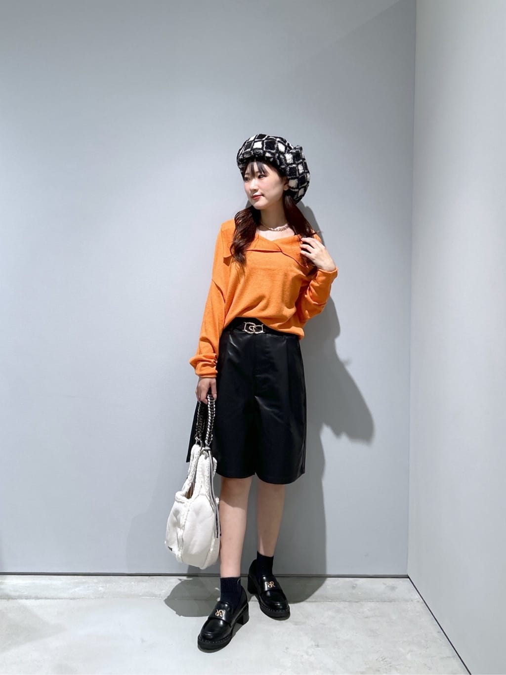 Renoさんの「INDIVI｜2Wayドレープスリットニット」を使ったコーディネート