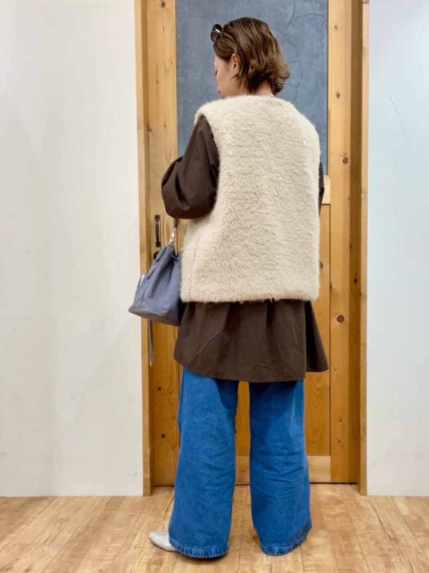 ゆみさんの「SHOO･LA･RUE｜ふわふわファーベスト」を使ったコーディネート