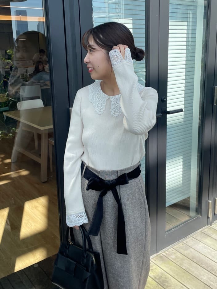 abeさんの「Couture brooch｜【上品華やか・通勤】ラメツイード ワイドパンツ」を使ったコーディネート