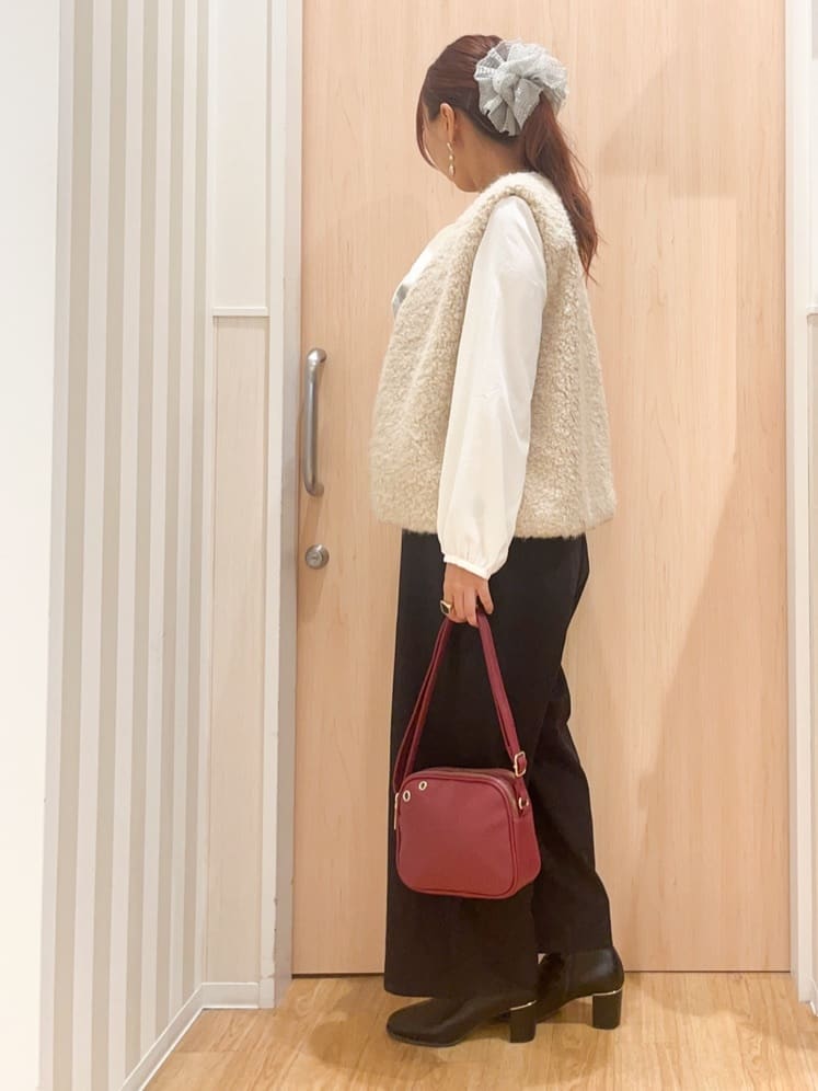 natsumiさんの「SHOO･LA･RUE｜ふわふわファーベスト」を使ったコーディネート