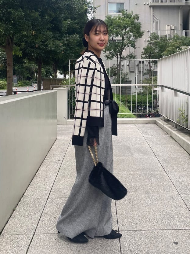 abeさんの「Couture brooch｜フェイクファーチェーンバッグ」を使ったコーディネート