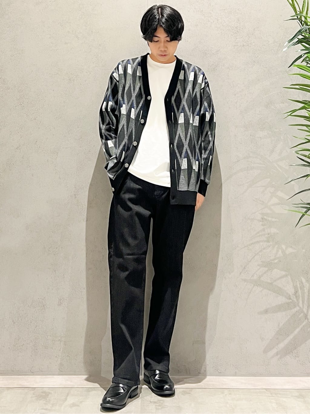 SHI-MAさんの「THE SHOP TK｜【季節の変わり目に活躍】ニットカーディガン 選べる2デザイン(柄&無地)/洗濯機OK」を使ったコーディネート