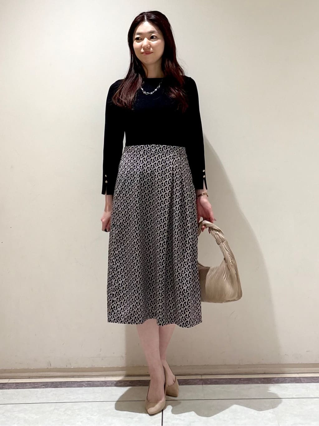 sakiさんの「COUP DE CHANCE｜◆【手洗い可】ニット+柄スカートワンピース」を使ったコーディネート