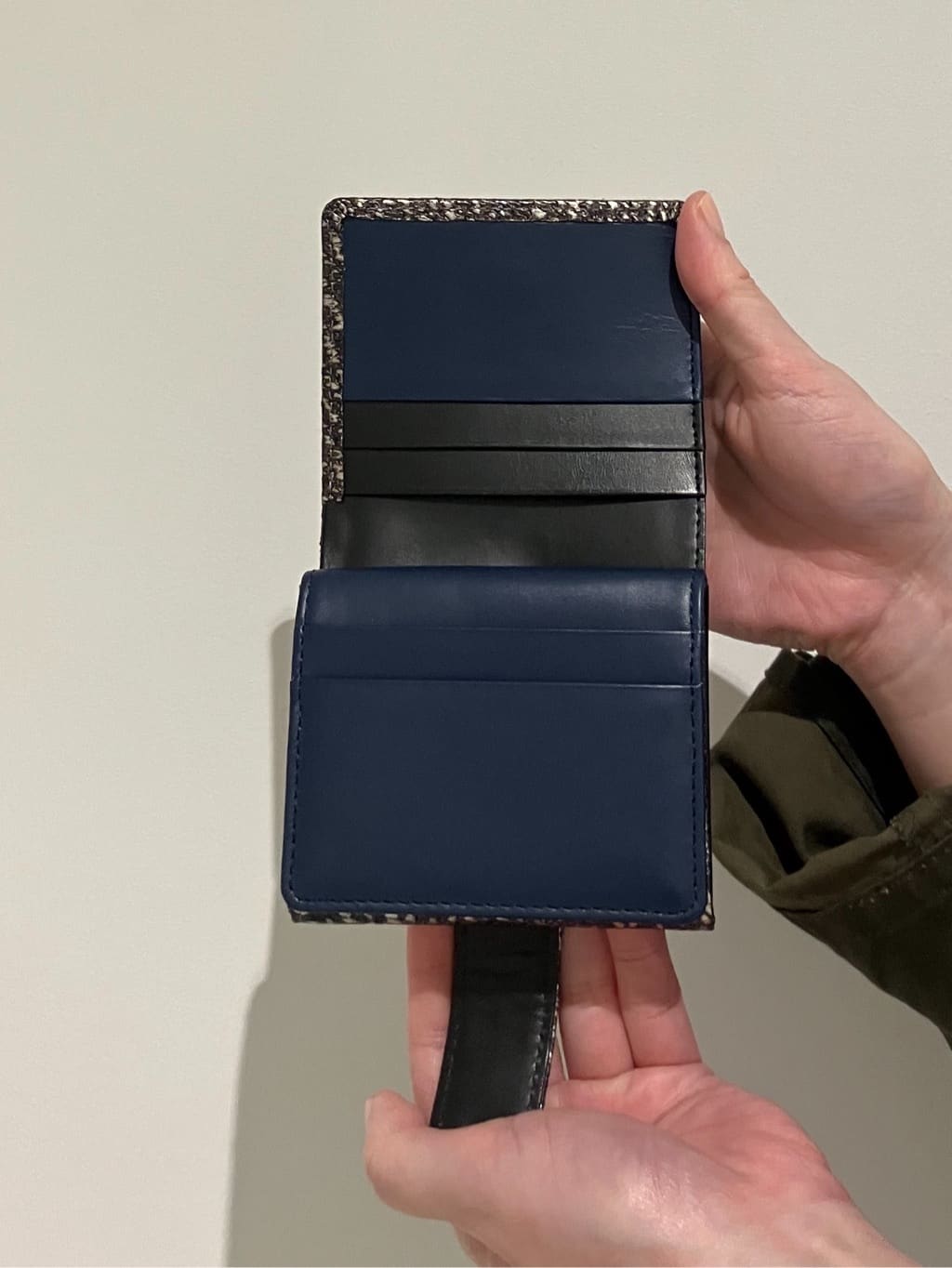 Cさんの「HIROKO HAYASHI｜DAMASCO（ダマスコ）薄型二つ折り財布」を使ったコーディネート