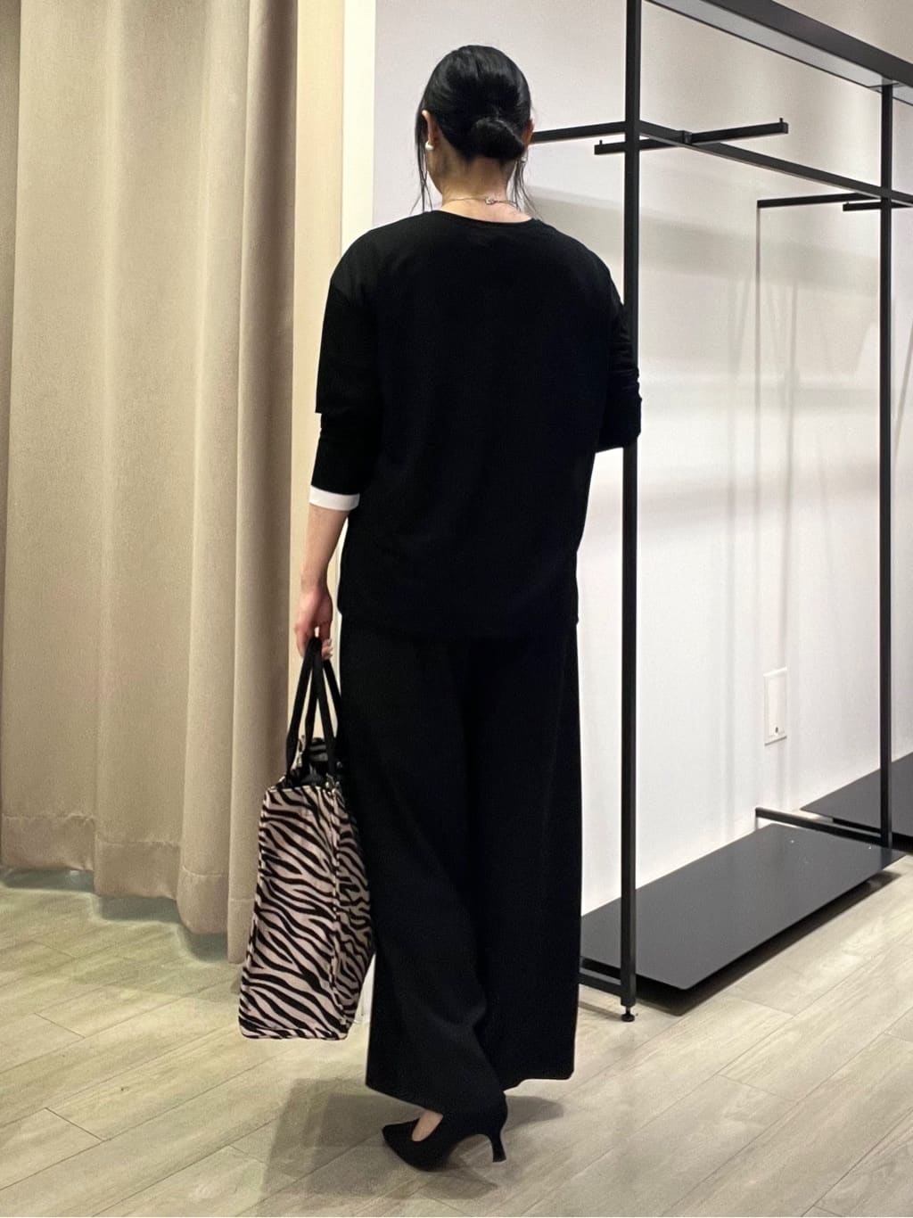 TOMOMIさんの「INDIVI｜ストレッチシアーロングTシャツ」を使ったコーディネート