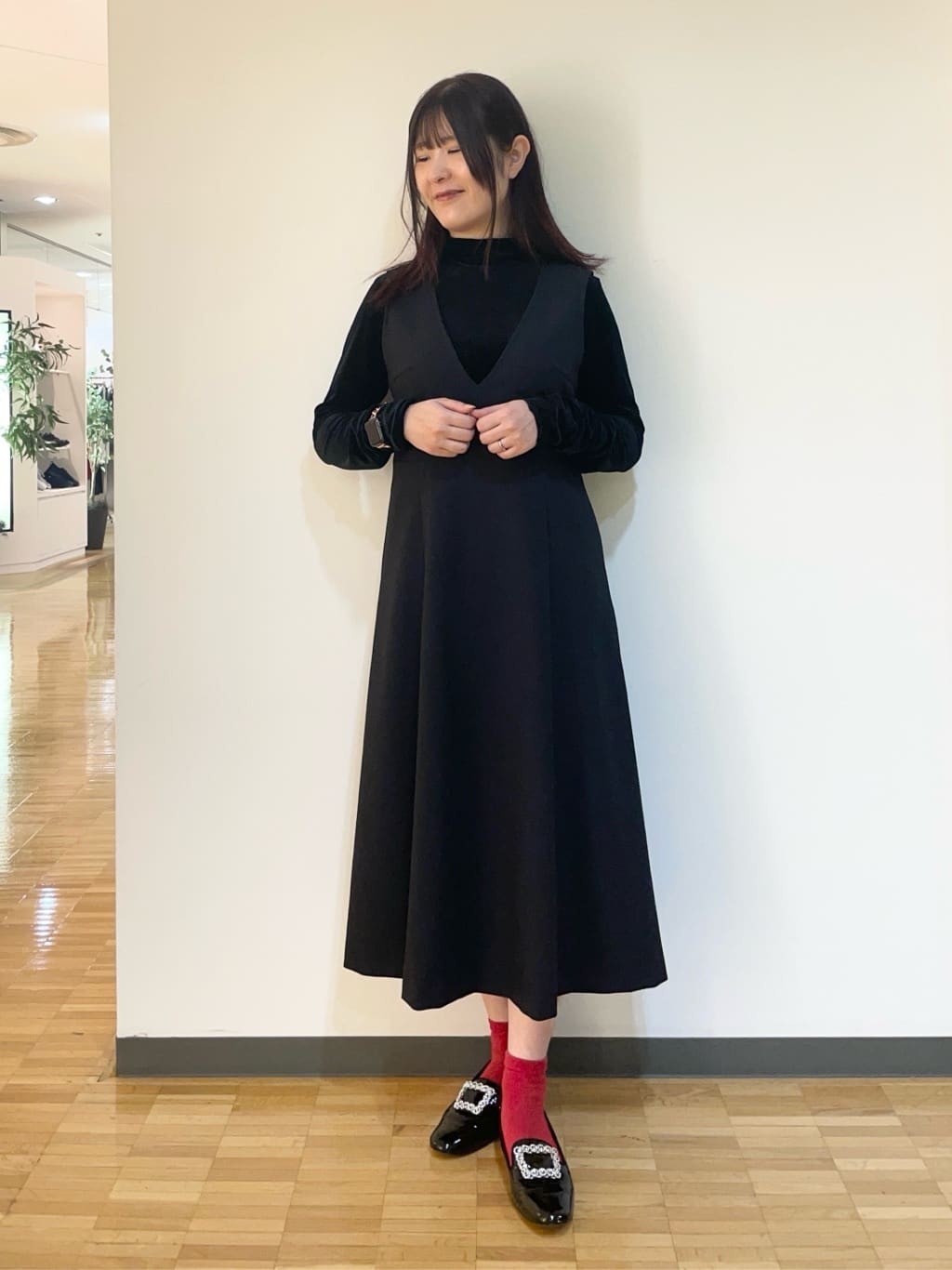 フナキさんの「UNTITLED｜【Aライン/ワンピース】Vネックジャンパースカート」を使ったコーディネート