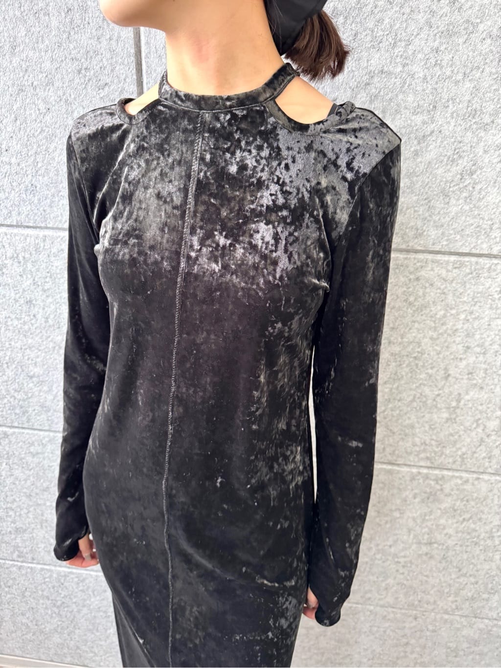 uchi__yamaさんの「CODE A｜【Re】neck point velour dress」を使ったコーディネート