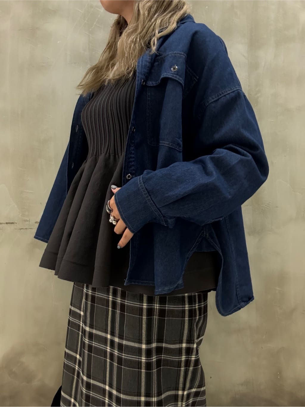 minaさんの「grove｜一枚でトレンド完成！体型カバーも叶うニットビスチェドッキングブラウス」を使ったコーディネート
