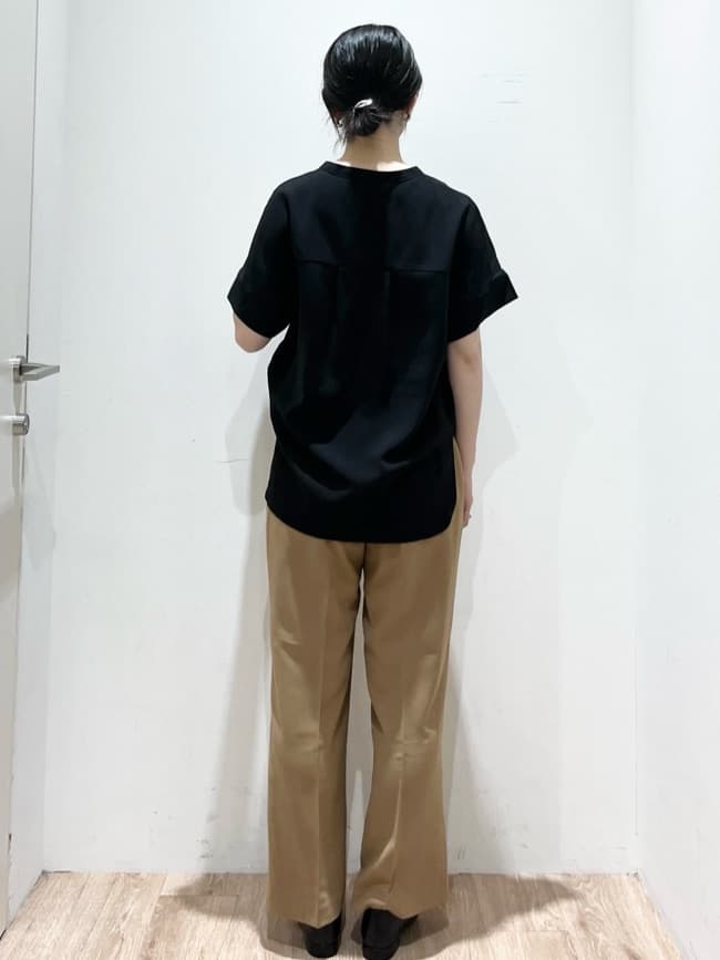 momokoさんの「OPAQUE.CLIP｜《5色展開／SS-LLサイズ》スキッパー金ボタンブラウス／セットアップ対応【防シワ／ストレッチ／洗濯」を使ったコーディネート
