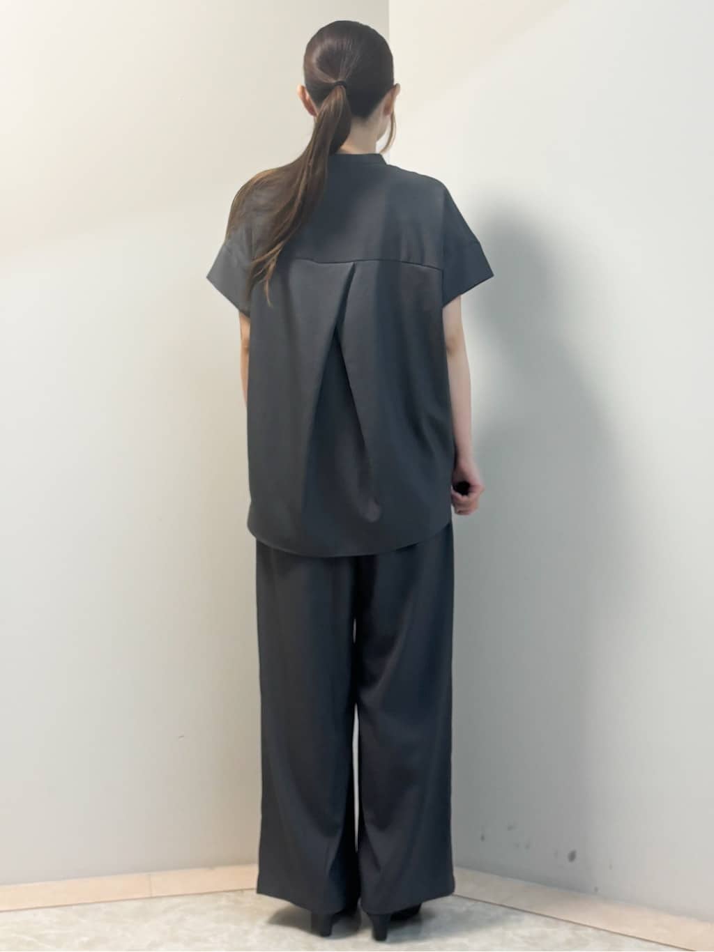 Sawaさんの「Reflect｜【E‐QUALITY／ウエスト総ゴム／セットアップ／単品使いOK◎】ブラウス＋ストレートパンツセット」を使ったコーディネート