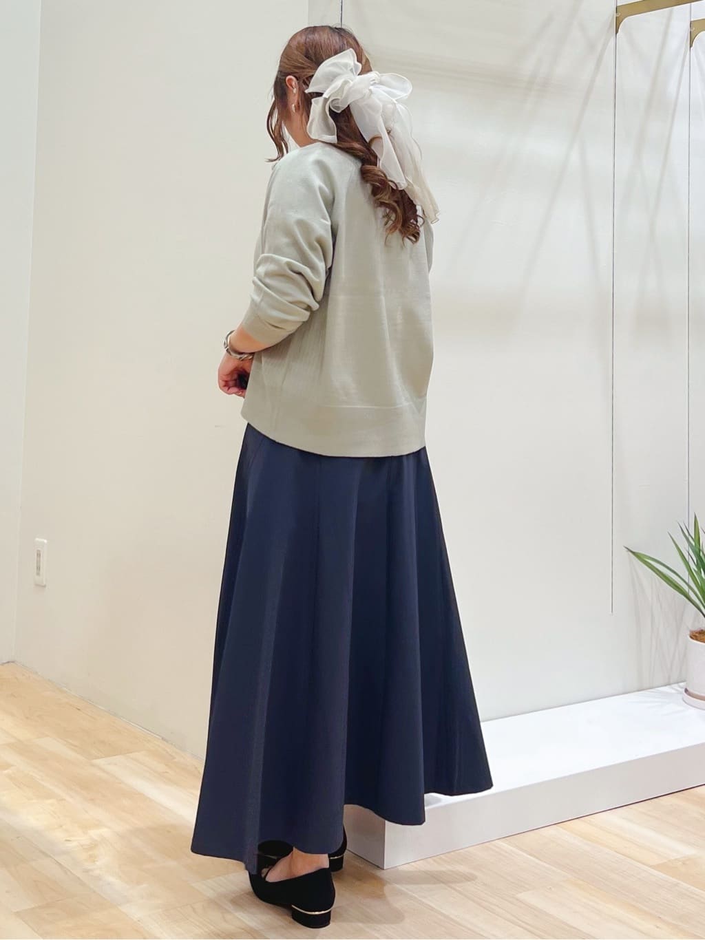 みことさんの「grove｜【洗える/毛玉軽減】天竺ラグランスリーブプルオーバー」を使ったコーディネート