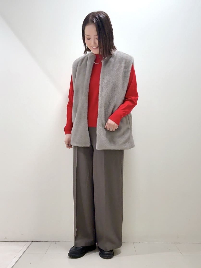 YUIさんの「UNTITLED｜【トレンド/ジレ】フェイクファーベスト」を使ったコーディネート