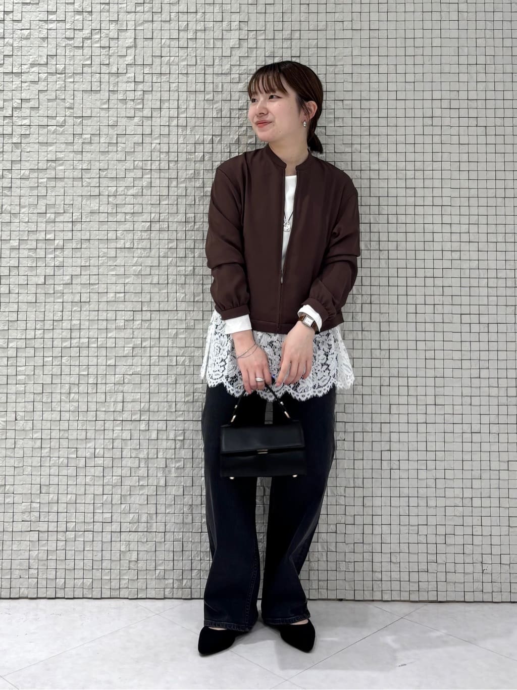 sakuさんの「INDIVI｜【褒められデニム】ワイドストレート デニムパンツ」を使ったコーディネート
