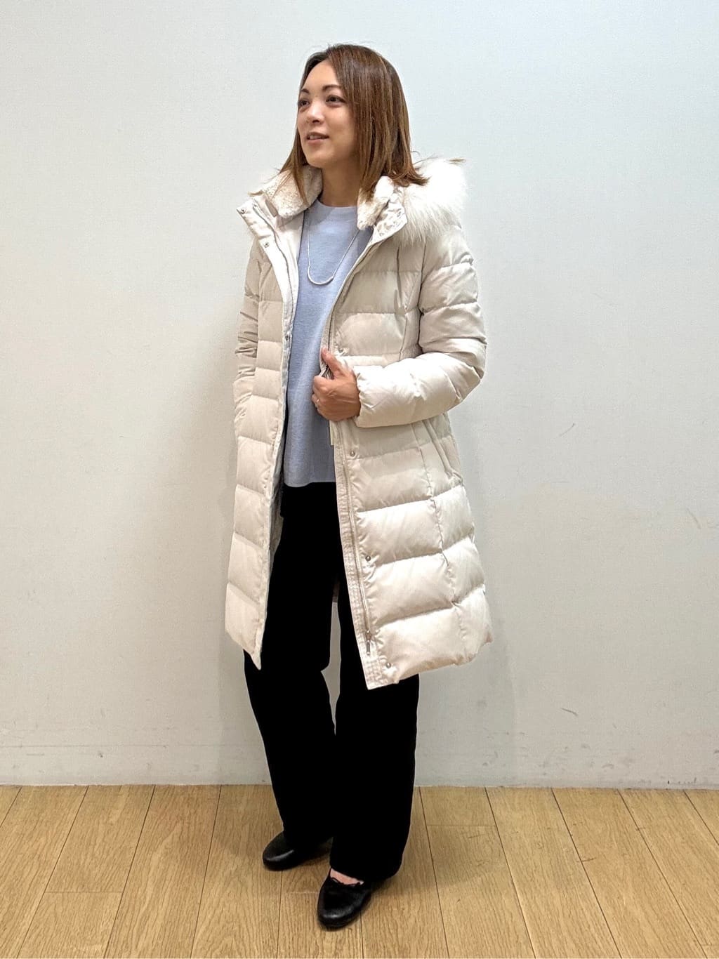 mikkoさんの「INDIVI｜【名品／撥水／抗菌防臭】ロング丈リサイクルダウンコート」を使ったコーディネート