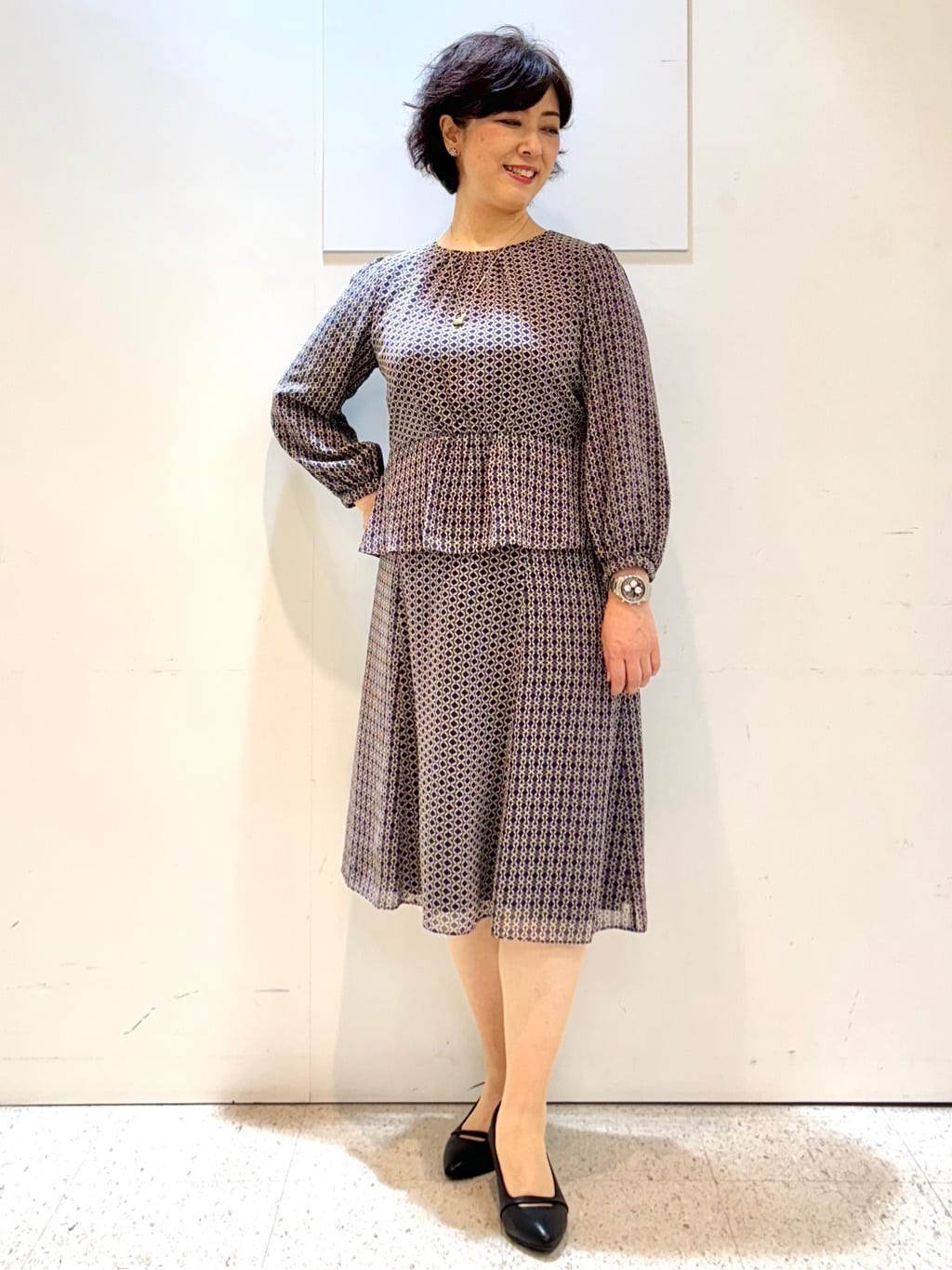 ヤスコさんの「Reflect｜【きちんと見え／セットアップ可／通勤におすすめ◎】ペプラムプリントブラウス」を使ったコーディネート