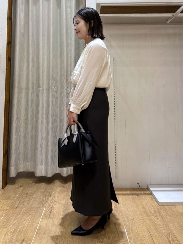 chさんの「THE SHOP TK｜ヴィンテージサテンギャザーシャツ」を使ったコーディネート