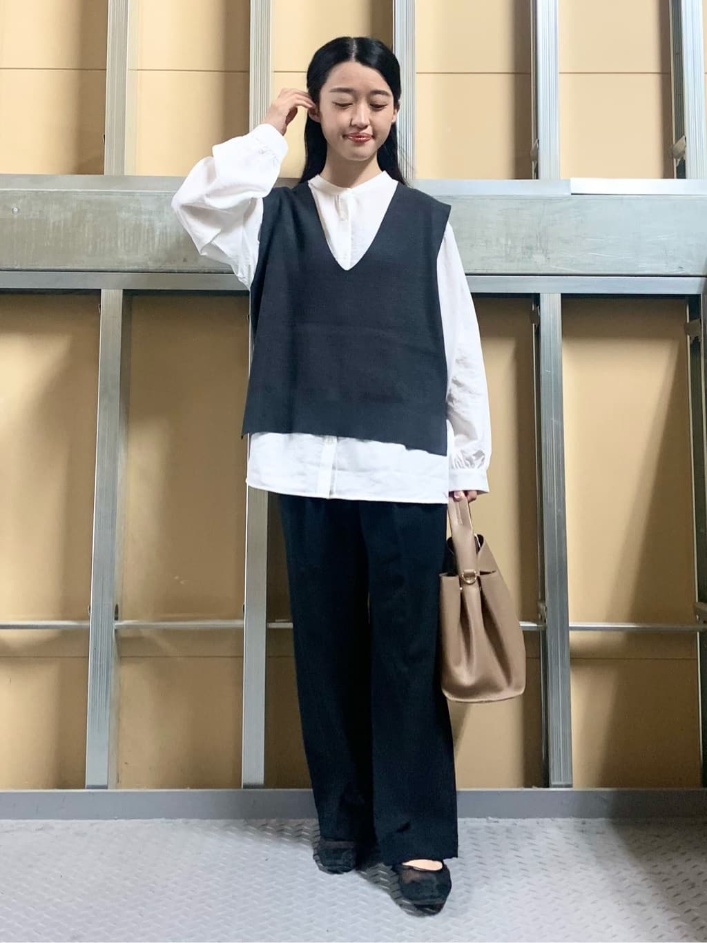 sahoさんの「THE SHOP TK｜【春まで着られる】ニットベスト＆ブラウスセット/洗濯機OK」を使ったコーディネート