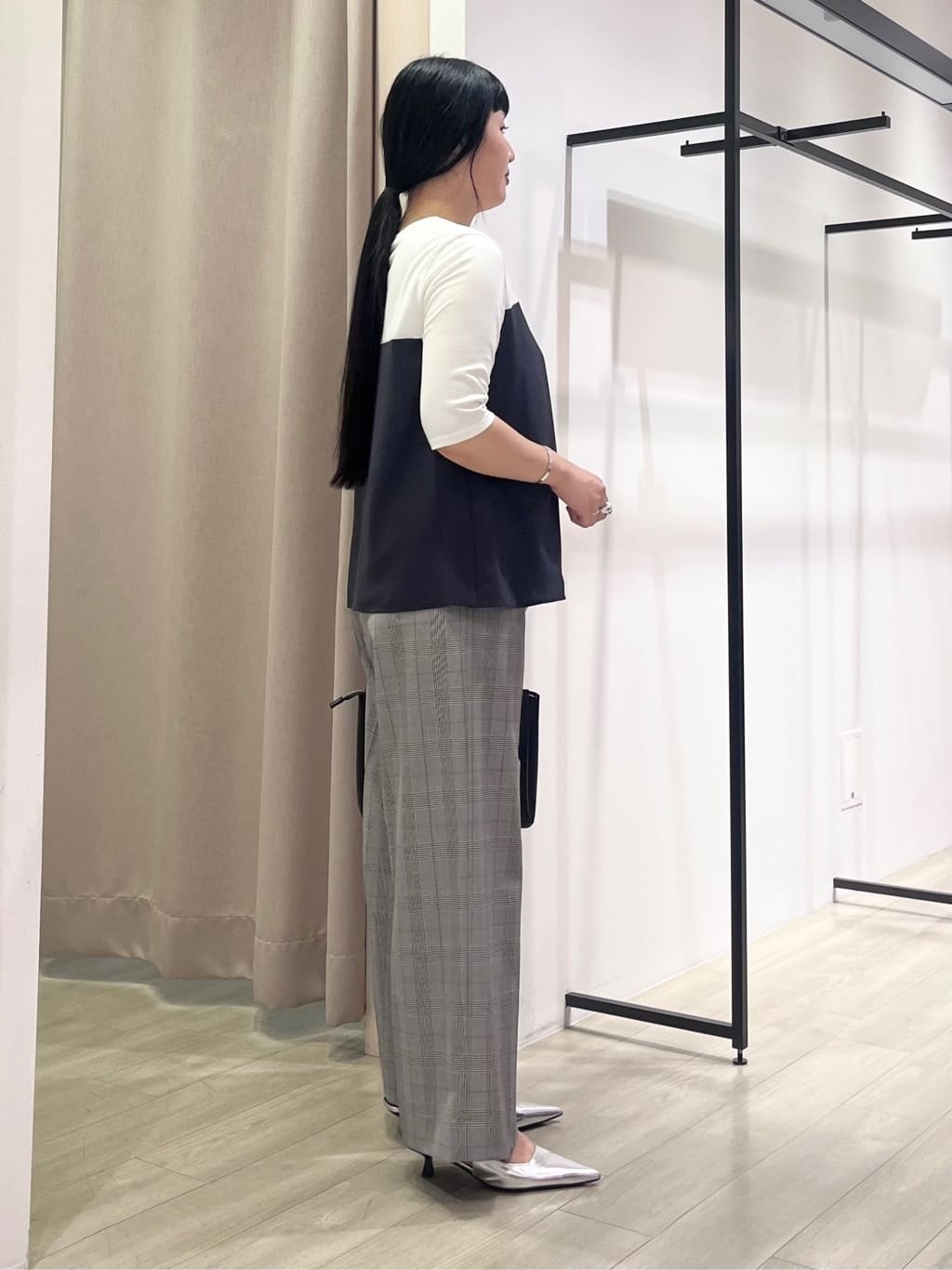 hasuさんの「INDIVI｜【セットアップ可能】ビスチェレイヤード風トップス」を使ったコーディネート