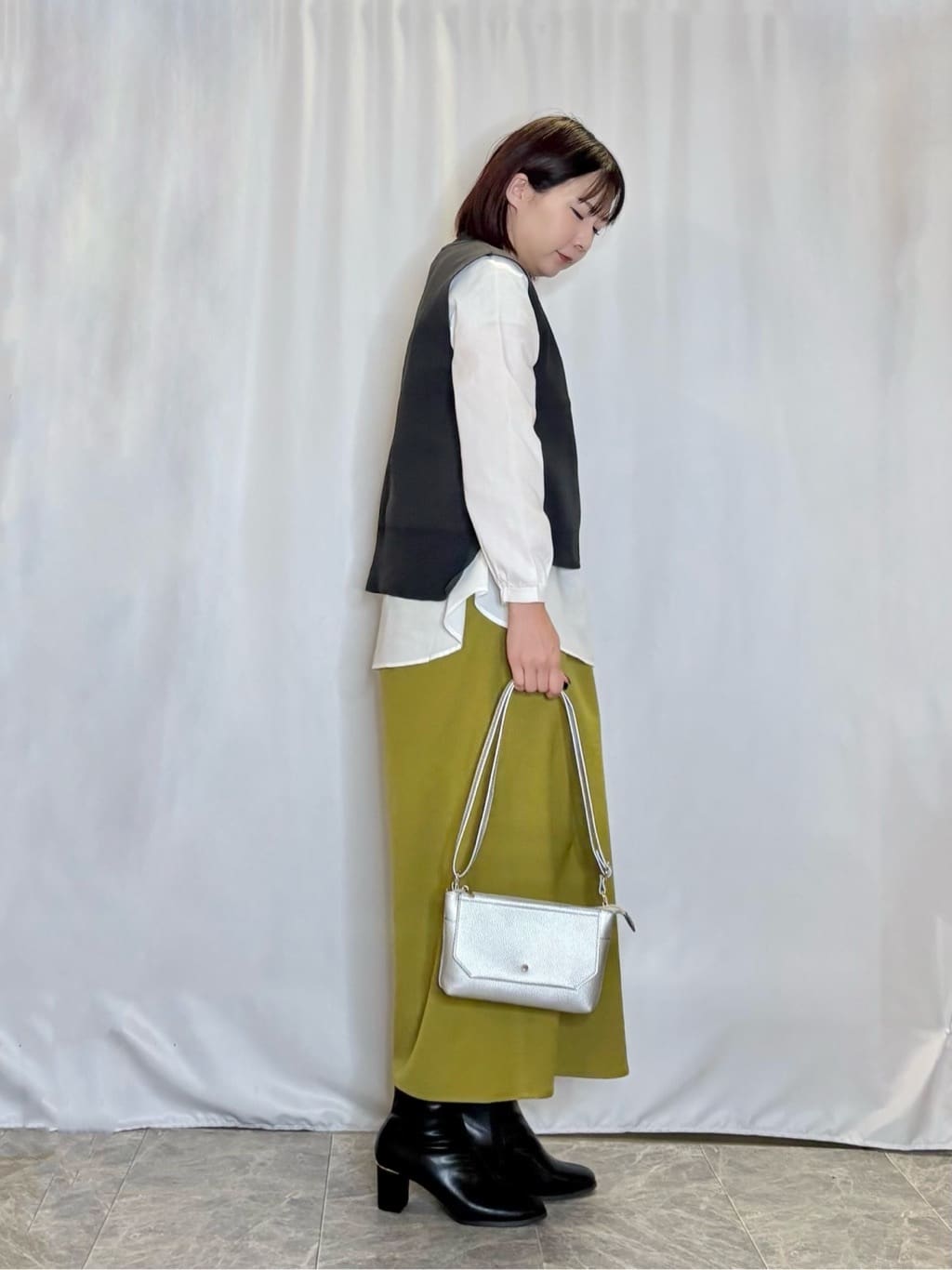 ネリさんの「SHOO･LA･RUE｜【S-LL/2点セット】脚のラインを拾いにくい ベルト付きタックスカーチョパンツ」を使ったコーディネート