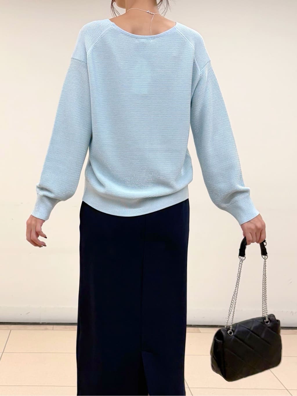 shioriさんの「INDIVI｜【ウール混ラメ素材】Vネック煌めきニット」を使ったコーディネート