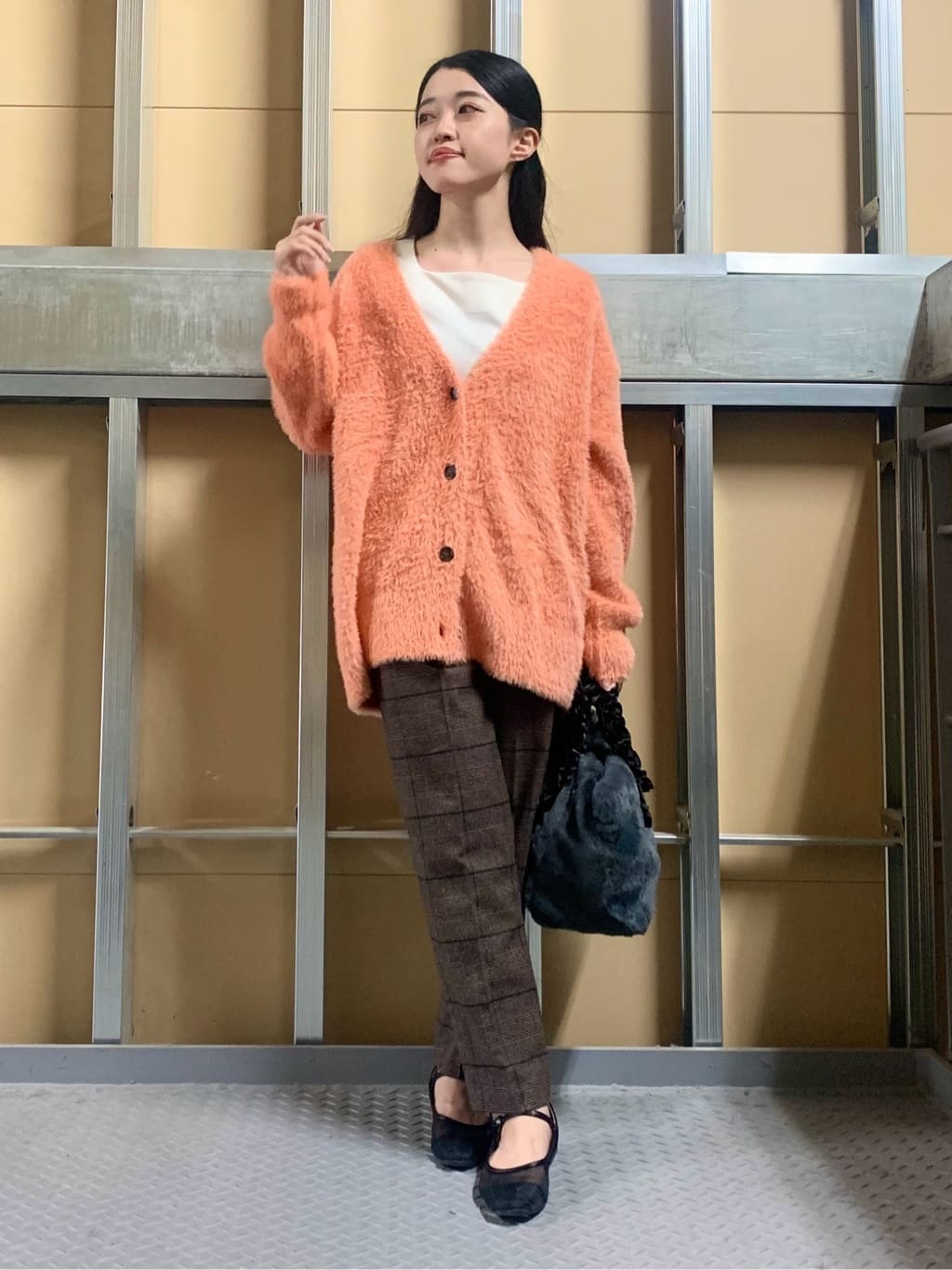 sahoさんの「THE SHOP TK｜【ふわふわあったか】フェザーカーディガン」を使ったコーディネート