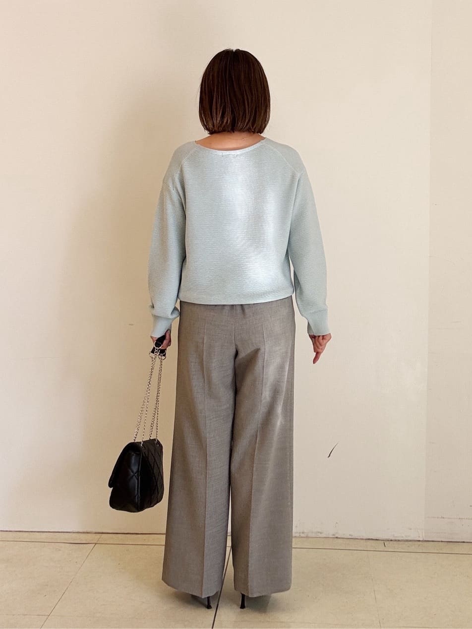 yoshiyaさんの「INDIVI｜【洗える／セットアップ可能】凹凸ストレッチ素材ストレートパンツ」を使ったコーディネート
