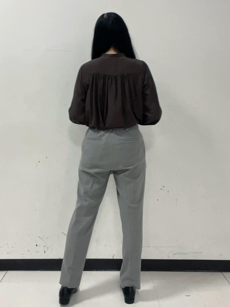 Hitomiさんの「index｜サテンバンドカラーブラウス【洗濯機OK／イージーアイロン】」を使ったコーディネート