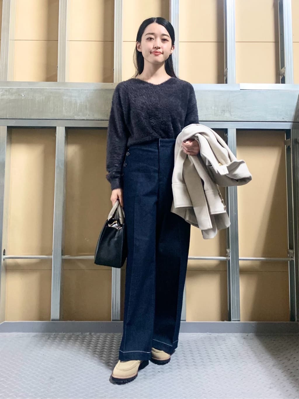 sahoさんの「THE SHOP TK｜クラシカルな装い ウールライクスタンドカラーコート」を使ったコーディネート