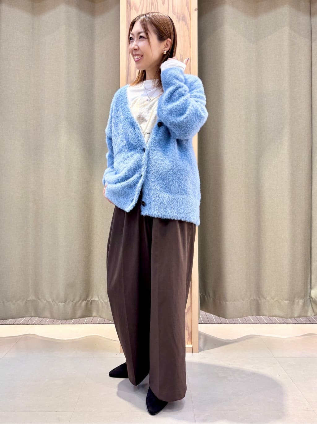 HaNeさんの「THE SHOP TK｜【ふわふわあったか】フェザーカーディガン」を使ったコーディネート