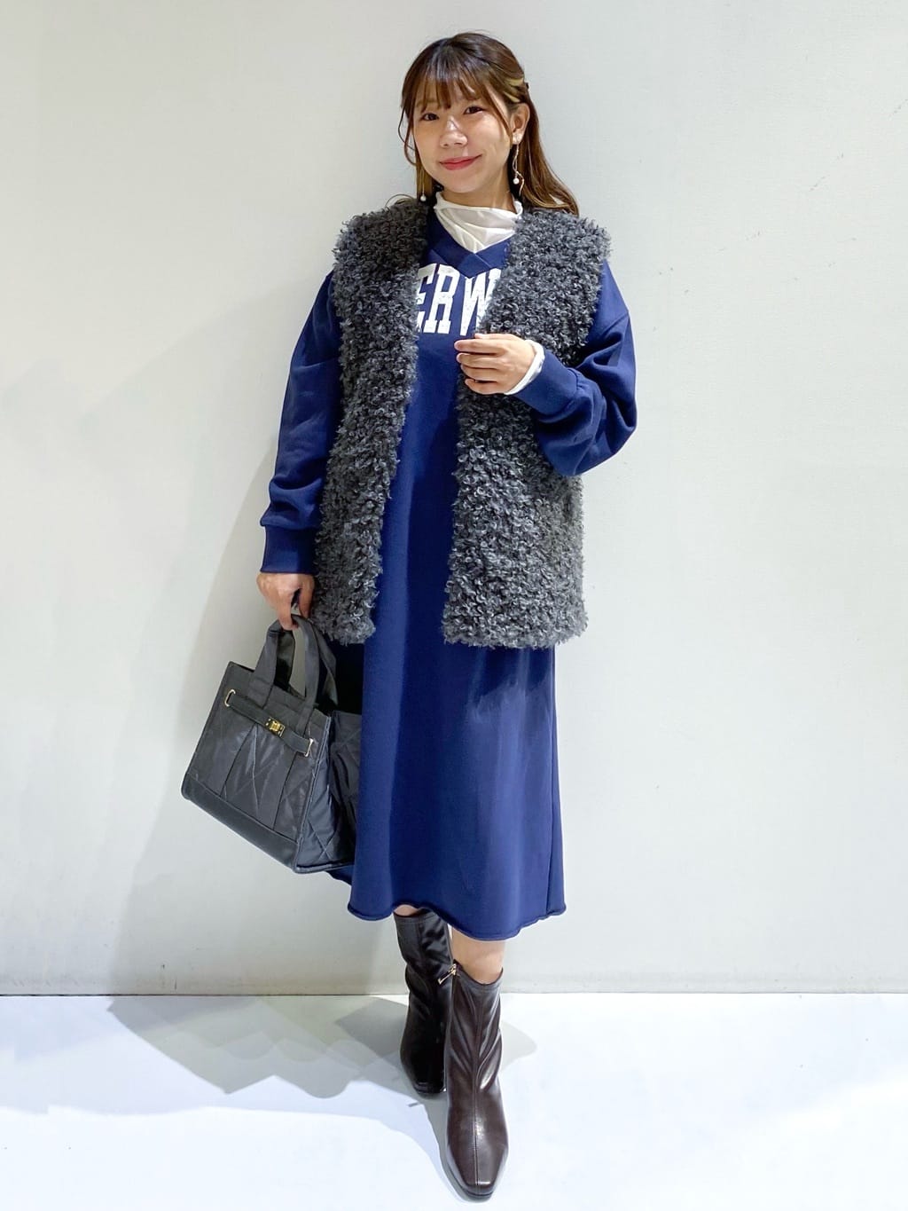 ちぃさんの「OPAQUE.CLIP｜ロゴプリント裏毛ワンピース【洗濯機OK】」を使ったコーディネート