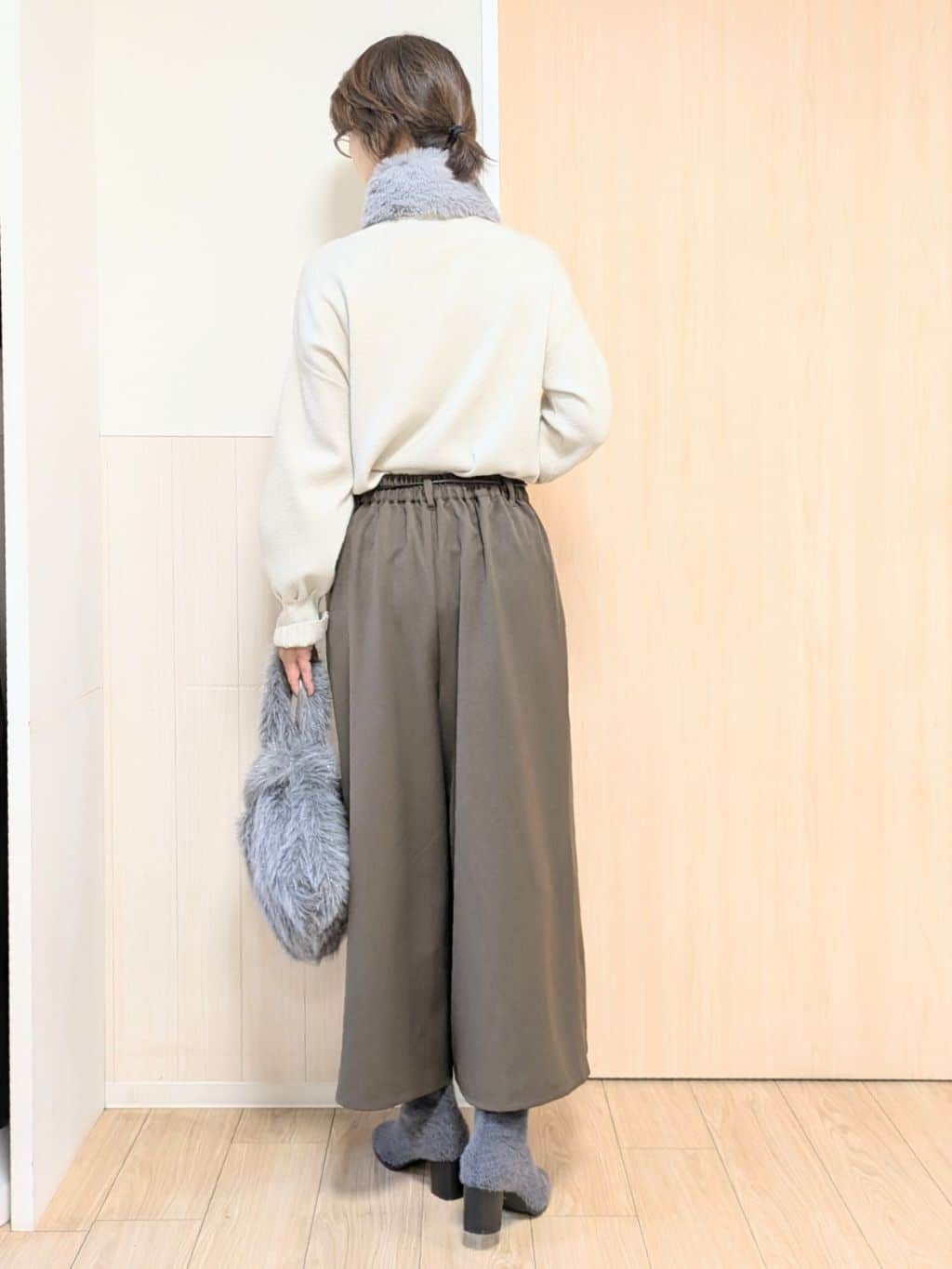 YuAさんの「SHOO･LA･RUE｜【S-LL/2点セット】脚のラインを拾いにくい ベルト付きタックスカーチョパンツ」を使ったコーディネート