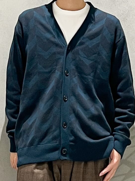 SHI-MAさんの「THE SHOP TK｜ヘリンボンニットカーディガン」を使ったコーディネート
