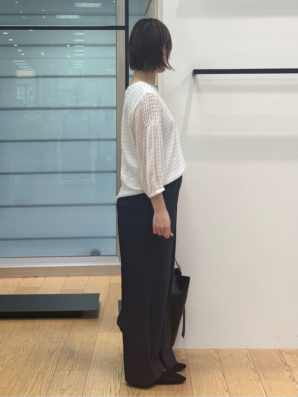 asamiさんの「INDIVI｜フロッキードットブラウス」を使ったコーディネート