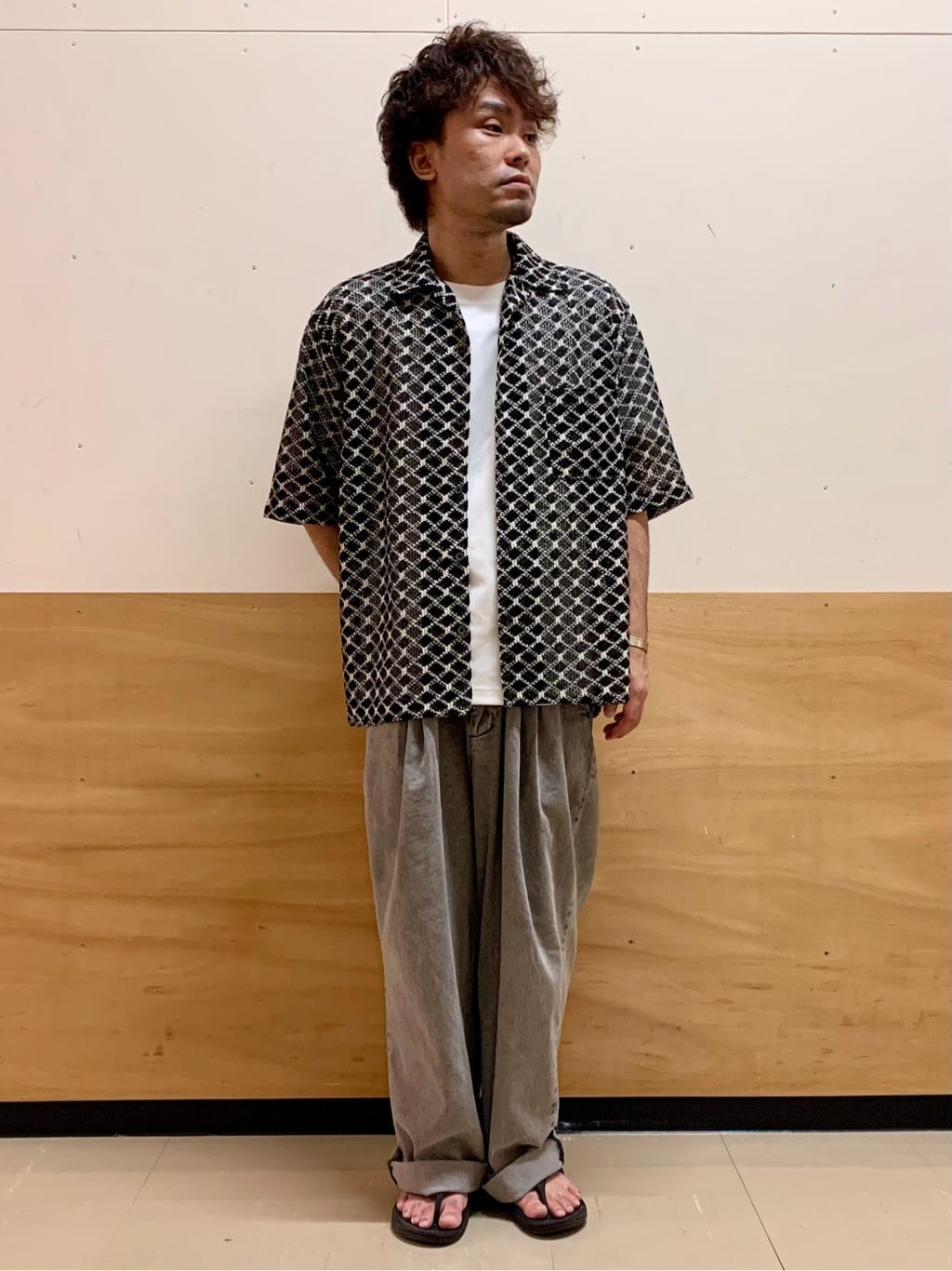 MATUさんの「THE SHOP TK｜クラフトレース半袖シャツ 【洗濯機OK】」を使ったコーディネート