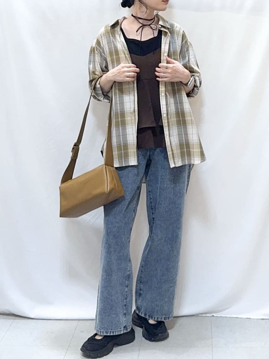 𝐇𝐢𝐫𝐨𝐦𝐢さんの「SHOO･LA･RUE｜【洗濯機可/S-LL】程よい抜け感 大人のチェックシャツ」を使ったコーディネート