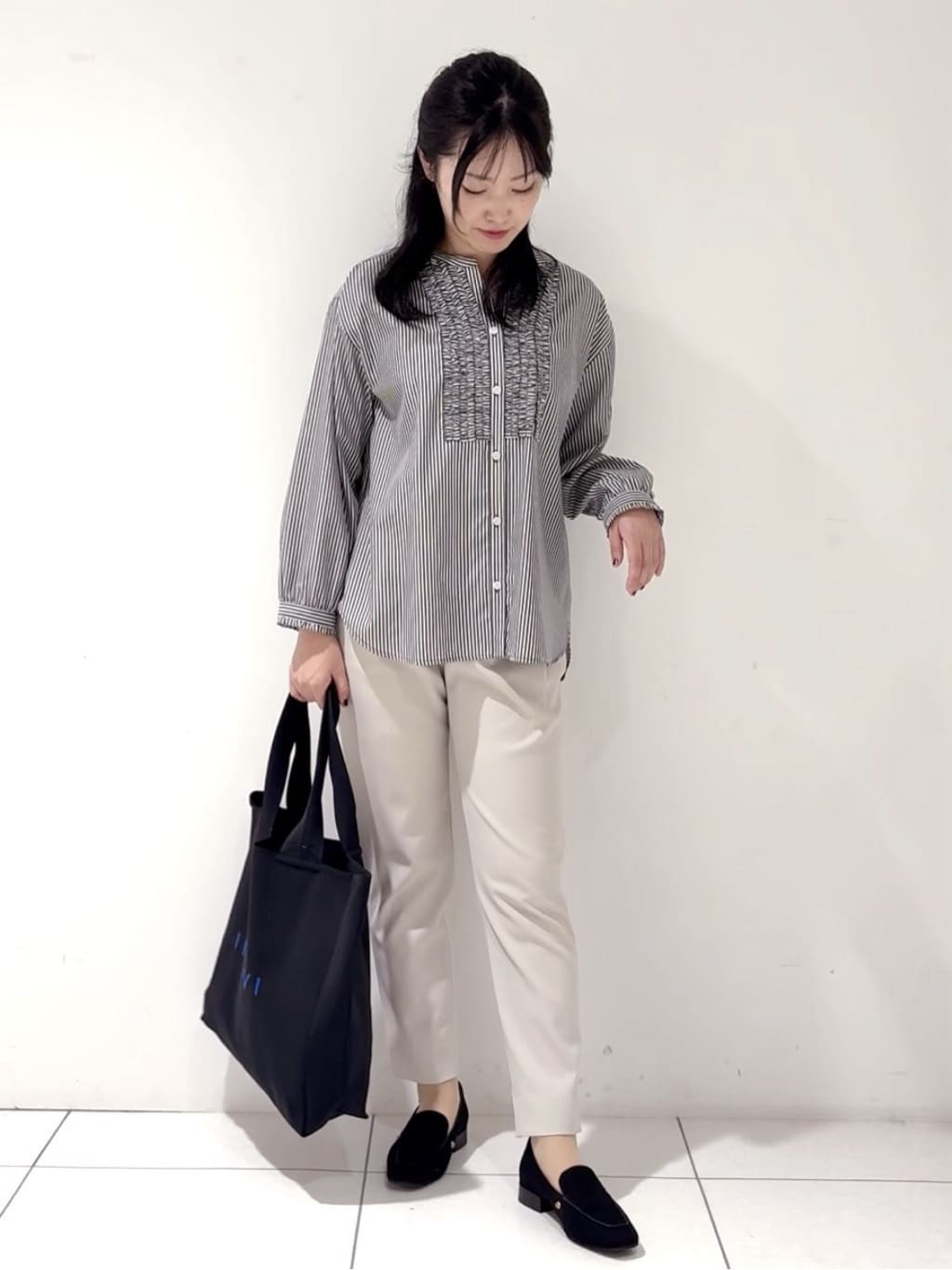 momokoさんの「INDIVI｜【洗える】胸元タックフリル長袖ブラウス」を使ったコーディネート
