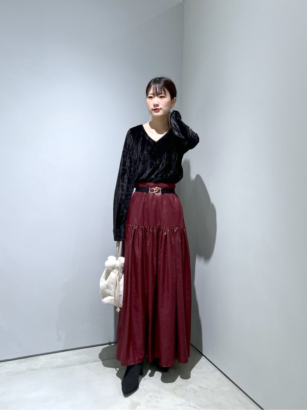 Renoさんの「INDIVI｜レザーライクマキシスカート」を使ったコーディネート